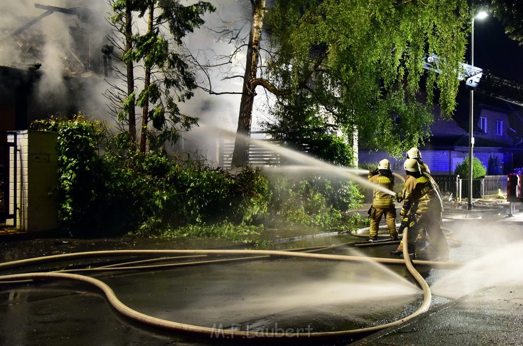 Grossfeuer Einfamilienhaus Siegburg Muehlengrabenstr P0026.JPG - Miklos Laubert